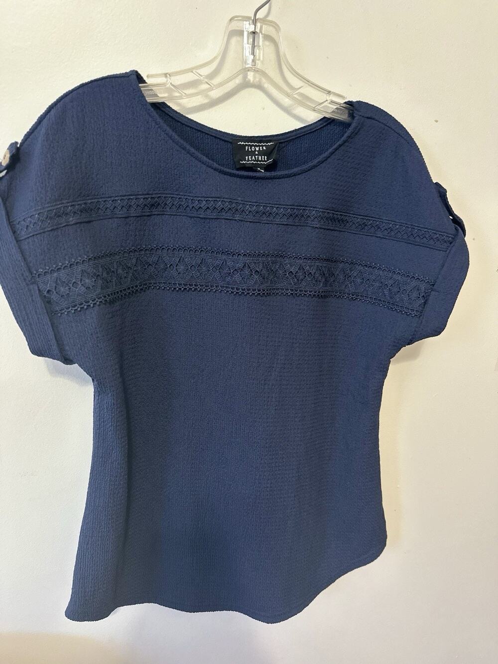 Women’s Flower & Feather Navy Blue Blouse Shirt Sleeve Size Small Preowned
